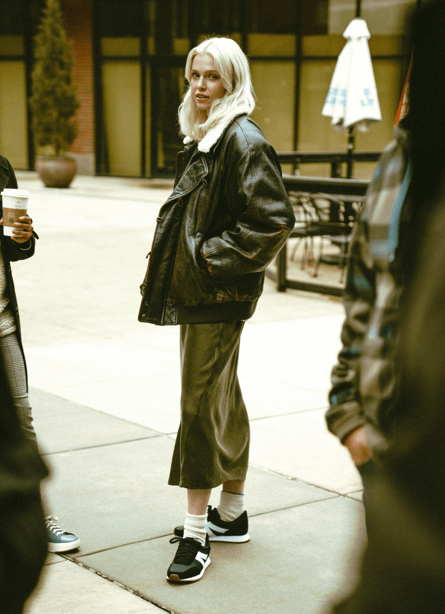 スニーカー   Women's White Cream Black Milan Sneakers Women's Milan - Black and White